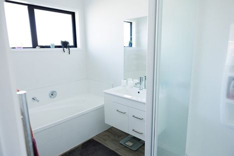 Photo of property in 32 Old Farm Road, Hamilton East, Hamilton, 3216