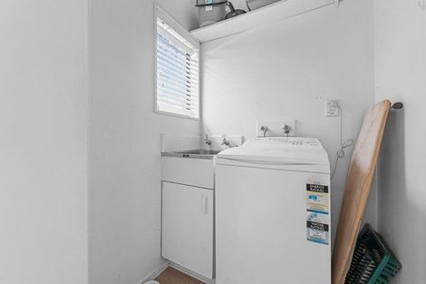 Photo of property in 2/20 Hill Crescent, Papakura, 2110