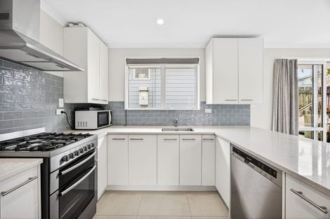 Photo of property in 6a Magdalen Place, West Harbour, Auckland, 0618