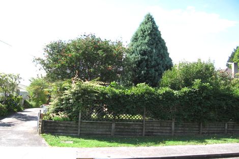 Photo of property in 15 Hinau Street, New Lynn, Auckland, 0600