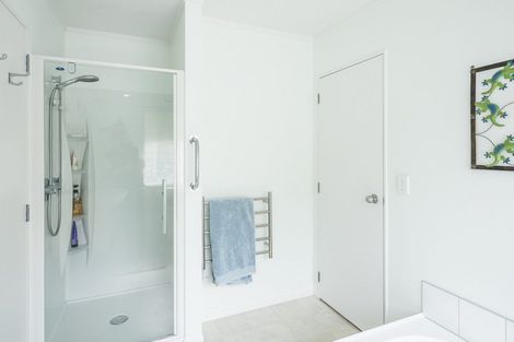 Photo of property in 4 Kaikomako Road, Waikanae, 5036