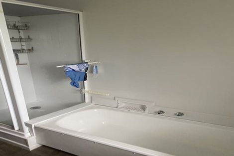 Photo of property in 3/69 Royal View Road, Te Atatu South, Auckland, 0610