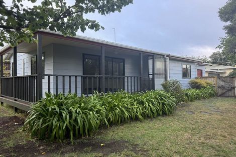 Photo of property in 82 Queens Road, Waikanae Beach, Waikanae, 5036