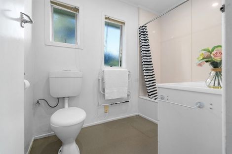 Photo of property in 32b Lyttelton Avenue, Forrest Hill, Auckland, 0620