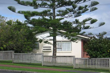 Photo of property in 2/68 West Coast Road, Glen Eden, Auckland, 0602