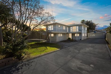 Photo of property in 53 Taikata Road, Te Atatu Peninsula, Auckland, 0610