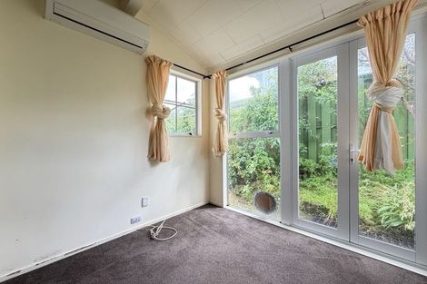 Photo of property in 10 Westview Grove, Miramar, Wellington, 6022