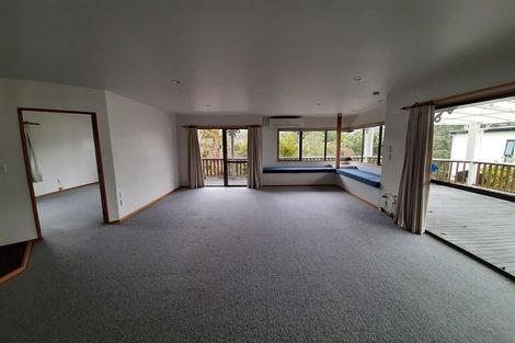 Photo of property in 28 Pohutukawa Avenue, Red Beach, 0932