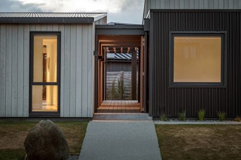 Photo of property in 17 Doug Ledgerwood Drive, Wanaka, 9305