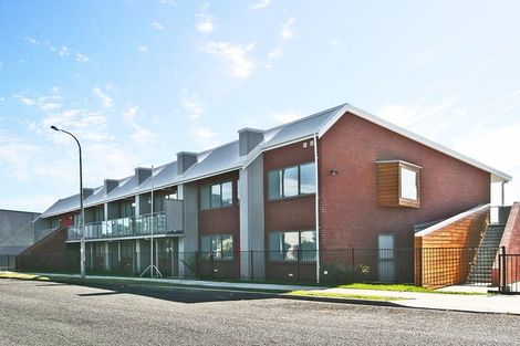 Photo of property in 8/26 Railway Street West, Papakura, 2110