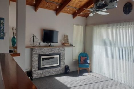 Photo of property in 69 Karewa Parade, Papamoa Beach, Papamoa, 3118