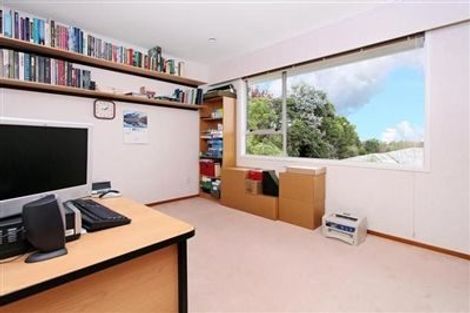 Photo of property in 15 Kerria Place, Sunnynook, Auckland, 0620