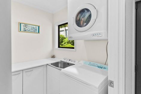 Photo of property in 8 Jelas Road, Red Beach, 0932