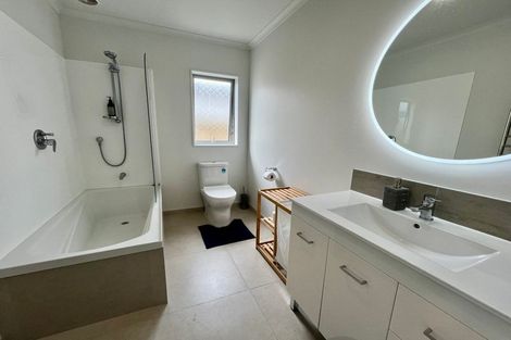 Photo of property in 16 Whareatua Avenue, Takanini, 2112