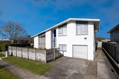 Photo of property in 17 Oberon Street, Stratford, 4332