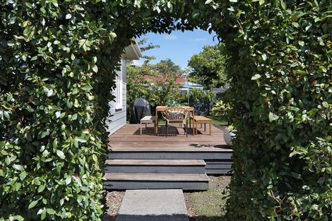 Photo of property in 16 Oxford Street, Marton, 4710