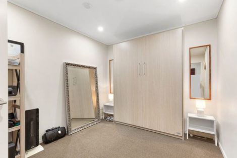 Photo of property in 72 Devonport Road, Tauranga, 3110