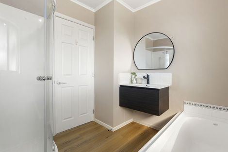 Photo of property in 5 Ruske Place, Grandview Heights, Hamilton, 3200