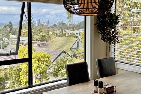 Photo of property in 131 Chelsea View Drive, Chatswood, Auckland, 0626