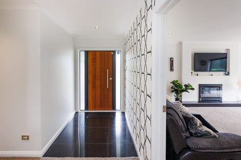Photo of property in 5 D'urville Place, Kelvin Grove, Palmerston North, 4414
