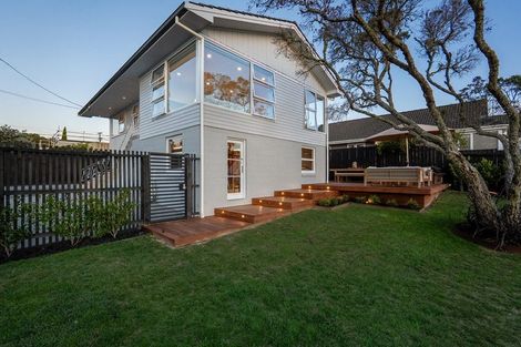Photo of property in 122a Birkdale Road, Birkdale, Auckland, 0626