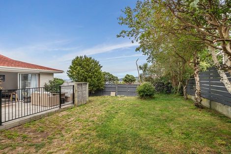 Photo of property in 27 Akaroa Drive, Maupuia, Wellington, 6022
