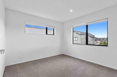 Photo of property in 17 Park Green Avenue, Rosehill, 2113