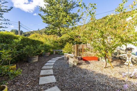 Photo of property in 93 Norton Park Grove, Waterloo, Lower Hutt, 5011