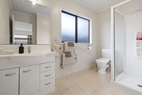 Photo of property in 15 Greig Place, Pukekohe, 2120
