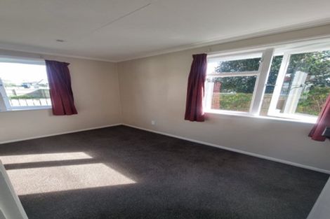 Photo of property in 1/204 Beach Haven Road, Beach Haven, Auckland, 0626
