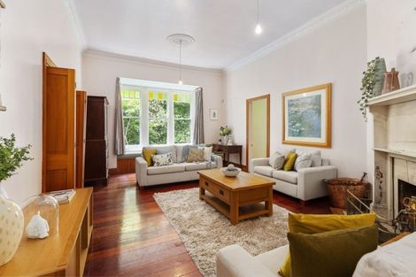 Photo of property in 50 Garden Road, Northland, Wellington, 6012