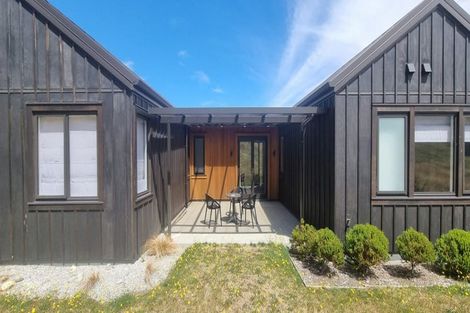 Photo of property in 16 Kinross Lane, Jacks Point, Queenstown, 9371