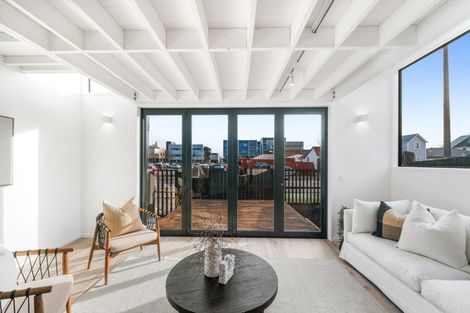 Photo of property in 2/938 Colombo Street, St Albans, Christchurch, 8014