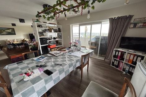Photo of property in 17 Rothesay Bay Road, Rothesay Bay, Auckland, 0630