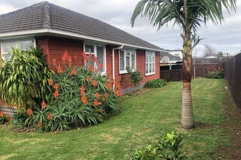 Photo of property in 3164 Great North Road, New Lynn, Auckland, 0600
