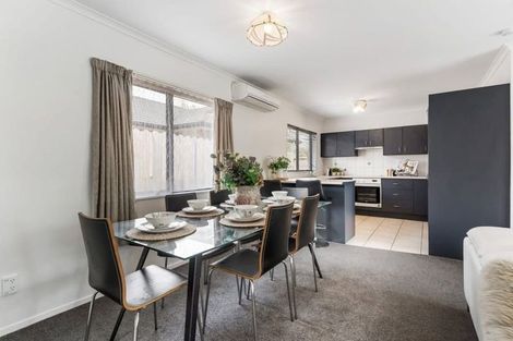 Photo of property in 16 Carisbrook Crescent, Papakura, 2110