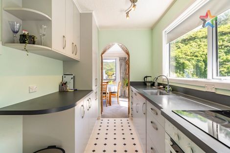 Photo of property in 5 Ruth Grove, Karori, Wellington, 6012