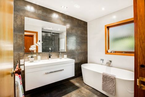 Photo of property in 11b Longfellow Parade, Glen Eden, Auckland, 0604