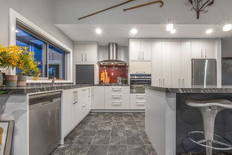 Photo of property in 6a Queenwood Road, Levin, 5510
