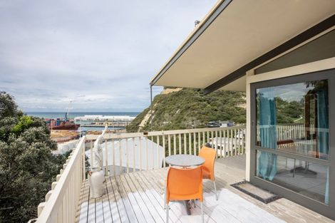Photo of property in 2 Karaka Road, Bluff Hill, Napier, 4110