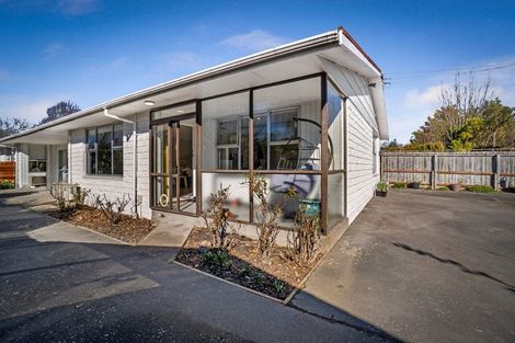 Photo of property in 86 Avonhead Road, Avonhead, Christchurch, 8042