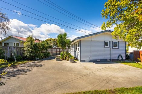 Photo of property in 18 Walton Road, Paraparaumu Beach, Paraparaumu, 5032