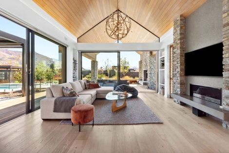 Photo of property in 14 Deans Drive, Wanaka, 9305