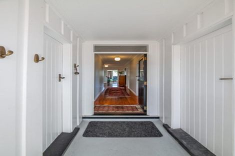 Photo of property in 8a Ava Avenue, Titirangi, Auckland, 0604