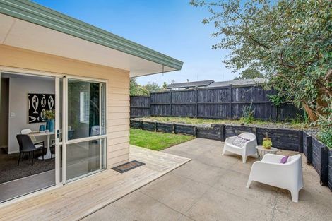 Photo of property in 2/16 Ellice Road, Totara Vale, Auckland, 0629