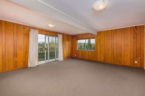 Photo of property in 35 Kemp Road, Massey, Auckland, 0614