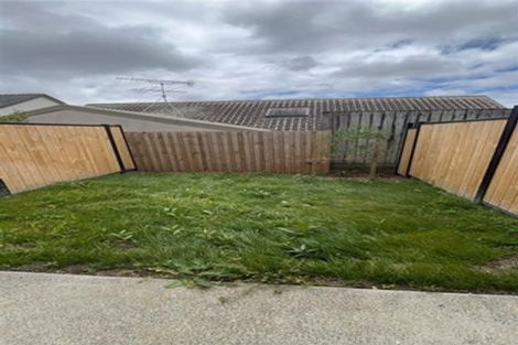 Photo of property in 64 Rauemi Way, Te Atatu South, Auckland, 0610