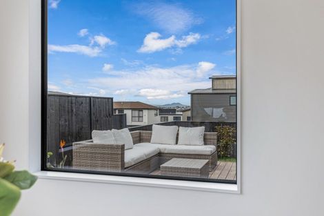 Photo of property in 5 Makumaku Place, Long Bay, 0630