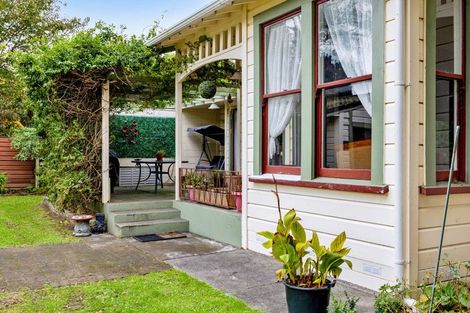 Photo of property in 237 South Road, Hawera, 4610