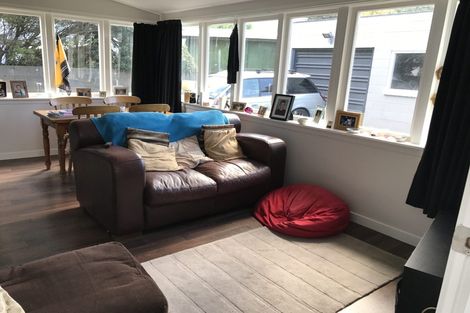 Photo of property in 38 Rua Street, Lyall Bay, Wellington, 6022